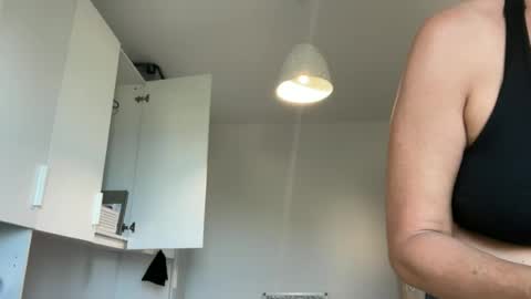 Snapshot of drresa chatting on 06.19.26 Dr. Resa online show from 06.19.26