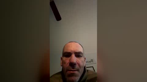 Snapshot of dryjerkoff chatting on 12.23.25 dryjerkoff online show from 12.23.25