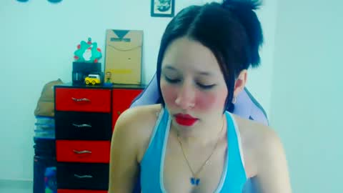 Snapshot of dulce_mauren chatting on 11.22.25 dulce_mauren online show from 11.22.25