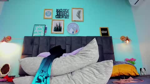 DULCE AURORA online show from 02.20.25