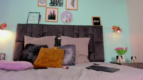 DULCE AURORA online show from 03.08.25