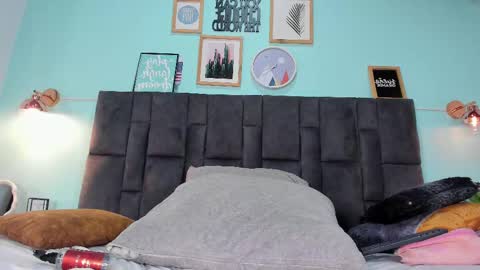 DULCE AURORA online show from 03.10.25