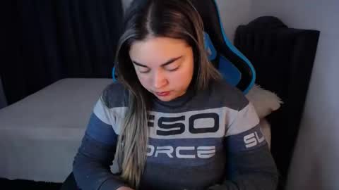 Snapshot of dumont_model chatting on 12.08.24 Nicole online show from 12.08.24