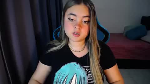 Snapshot of dumont_model chatting on 01.11.25 Nicole online show from 01.11.25