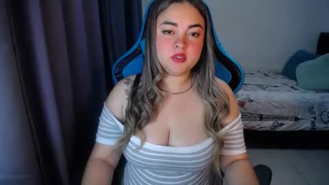 Snapshot of dumont_model chatting on 02.02.25 Nicole online show from 02.02.25