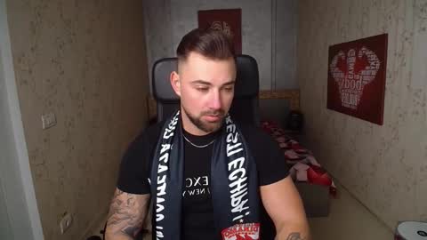 Snapshot of duncanstones chatting on 12.22.24 DuncanStone online show from 12.22.24