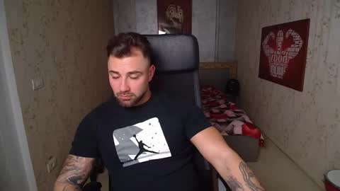 Snapshot of duncanstones chatting on 12.27.24 DuncanStone online show from 12.27.24