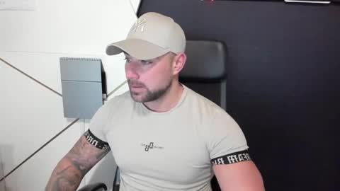 Snapshot of duncanstones chatting on 02.12.25 DuncanStone online show from 02.12.25