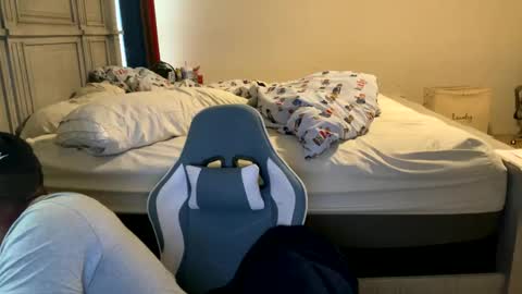 Snapshot of dunkeykongbbc chatting on 09.21.25 dunkeykongbbc online show from 09.21.25