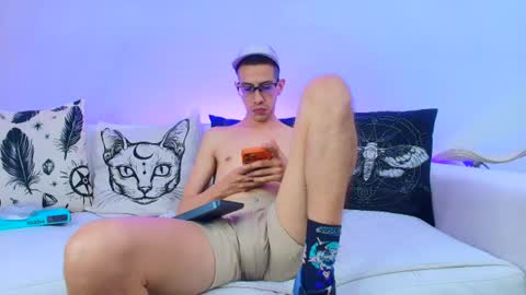 Snapshot of dustindollin_ chatting on 06.11.26 Dustin Dollin online show from 06.11.26