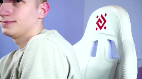 Dustyn online show from 03.04.25