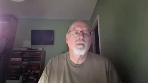 Snapshot of dutchunclejohn chatting on 04.27.26 DutchUncleJohn online show from 04.27.26