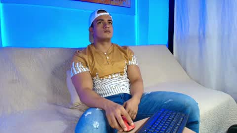 Snapshot of dwayne_esteven10 chatting on 07.27.26 dwayne_esteven10 online show from 07.27.26