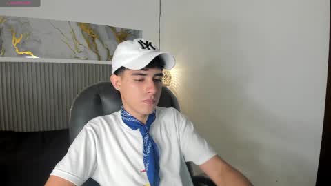 Snapshot of dyla_n18_ chatting on 05.14.26 dyla_n18_ online show from 05.14.26