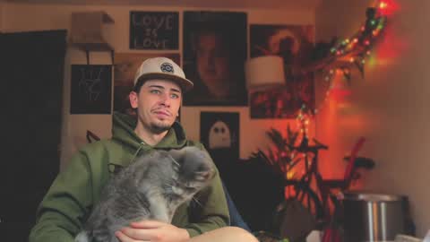 Dylan Daniel 7.8 online show from 02.05.25