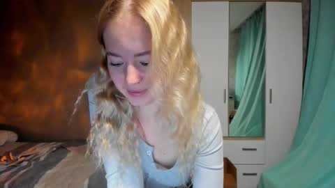 Snapshot of e___lisa chatting on 01.17.26 fansly - yourbestbaby online show from 01.17.26