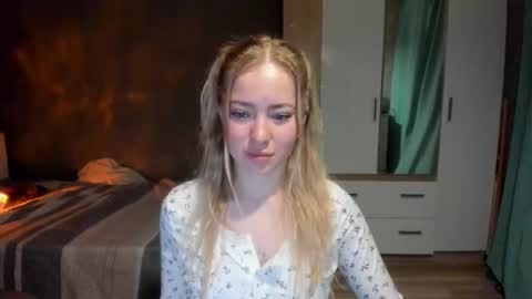 Snapshot of e___lisa chatting on 01.18.26 fansly - yourbestbaby online show from 01.18.26