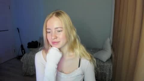 Snapshot of e___lisa chatting on 02.03.26 fansly - yourbestbaby online show from 02.03.26