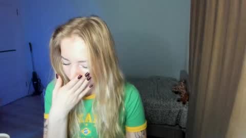 Snapshot of e___lisa chatting on 03.02.26 fansly - yourbestbaby online show from 03.02.26