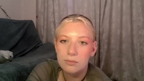 Snapshot of earn_my_lily chatting on 06.18.26 Lily online show from 06.18.26