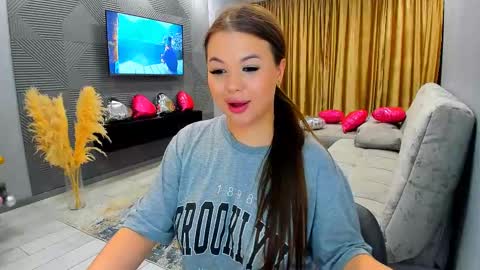 Snapshot of easternbeautyy chatting on 02.18.25 easternbeautyy online show from 02.18.25