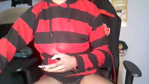 TWITTER   INSTAGRAM    easybreezy20   ONLINE 1230 AM TO 7AM online show from 11.18.25