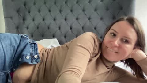 Nadia Ferreira  online show from 12.04.24