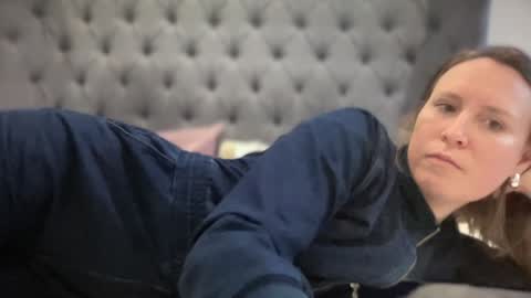 Nadia Ferreira  online show from 01.27.25