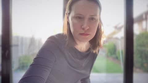 Nadia Ferreira  online show from 02.06.25