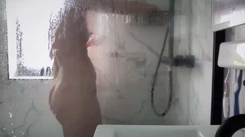 Nadia Ferreira  online show from 03.12.25