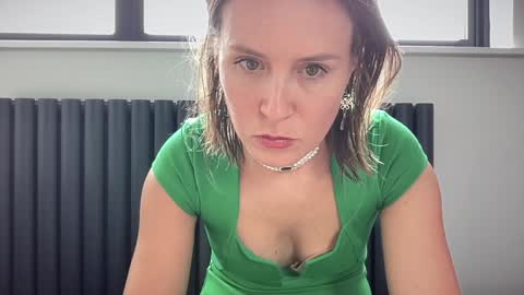 Nadia Ferreira  online show from 10.18.25