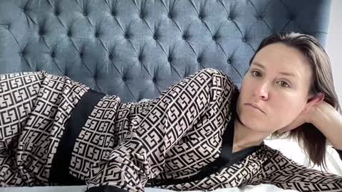 Nadia Ferreira  online show from 11.10.25