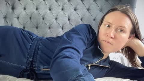 Nadia Ferreira  online show from 11.12.25