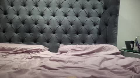 Nadia Ferreira  online show from 12.15.25