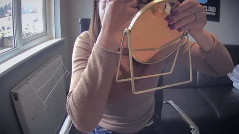 Nadia Ferreira  online show from 02.20.26