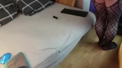 shy yoong cross online show from 12.02.25