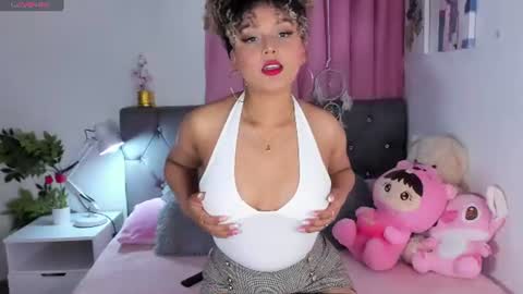 Snapshot of ebony_curly2 chatting on 07.04.26 isa online show from 07.04.26