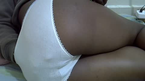 Snapshot of ebony_cuttey30 chatting on 06.18.26 ebony_cuttey30 online show from 06.18.26
