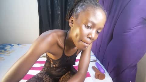 Snapshot of ebony_desire1 chatting on 05.19.26 Desire online show from 05.19.26