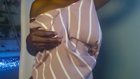 ebony ezel online show from 12.28.24