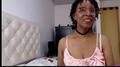 Snapshot of ebony_m1lf chatting on 05.17.26 judy online show from 05.17.26