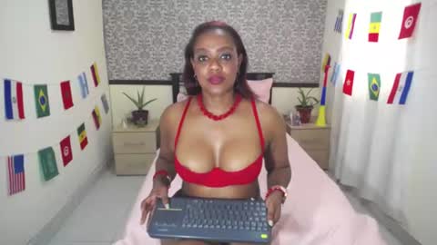 Snapshot of ebony_milf83 chatting on 06.16.26 Eva online show from 06.16.26