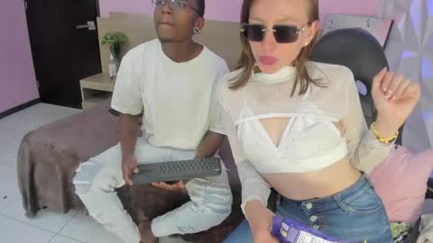 Snapshot of ebony_n_blonde chatting on 05.19.26 ebony_n_blonde online show from 05.19.26