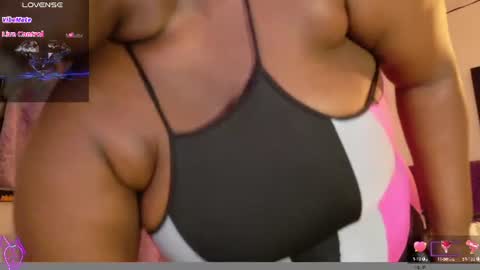 Snapshot of ebony_neighbormoans chatting on 06.11.26 LINA online show from 06.11.26