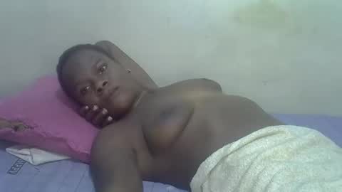 Snapshot of ebony_pearl59 chatting on 11.18.25 ebony_pearl59 online show from 11.18.25