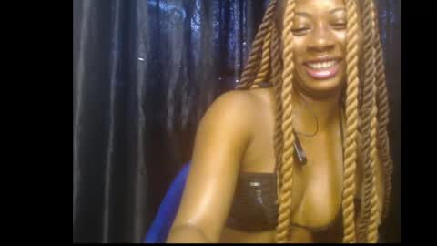 Snapshot of ebony_queenx chatting on 05.11.26 Queen online show from 05.11.26