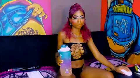 Snapshot of ebonydollx69 chatting on 12.08.24 Pearl online show from 12.08.24