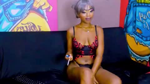 Snapshot of ebonydollx69 chatting on 01.06.25 Pearl online show from 01.06.25