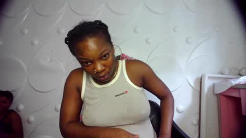 Snapshot of ebonykissxx chatting on 06.15.26 ebonykissxx online show from 06.15.26