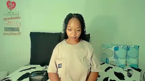 Snapshot of ebonyshy123x chatting on 01.13.25 ebonyshy123 online show from 01.13.25